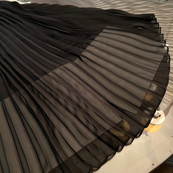 A Little Black Dress to Remember! - Picture 9 of 9